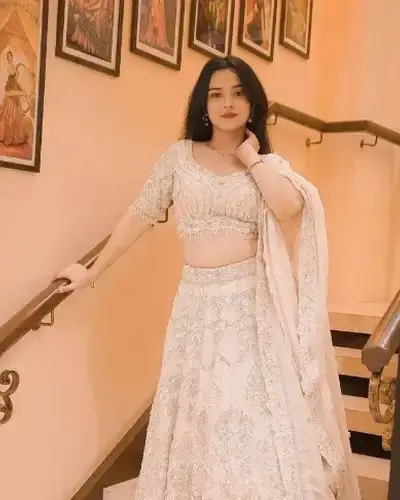 Escort Ponnur